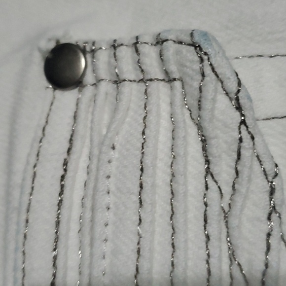 Chico's White Platinum Jeans Womens Size 10 Chicos 1.5 White Denim Capri - Picture 10 of 11